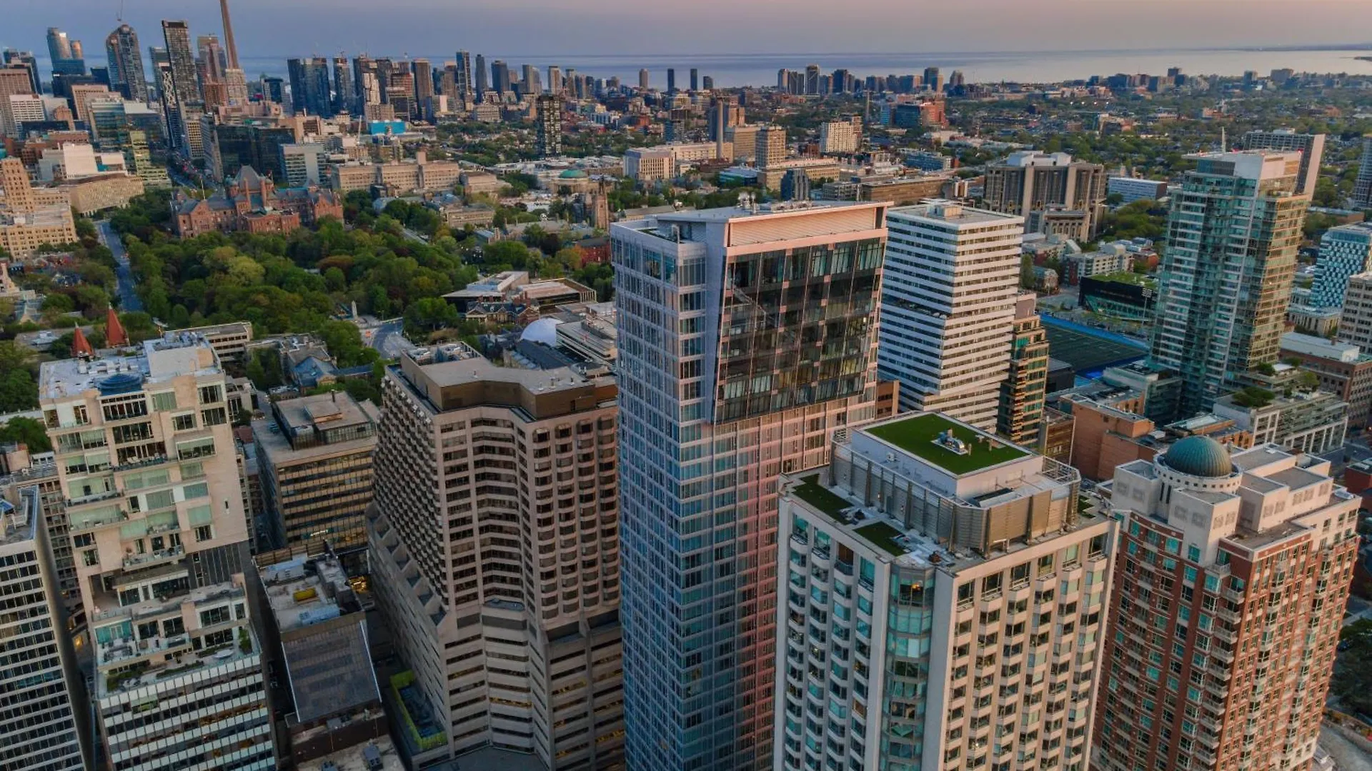 Yorkville Plaza Suites - Pool & Hot Tub Toronto