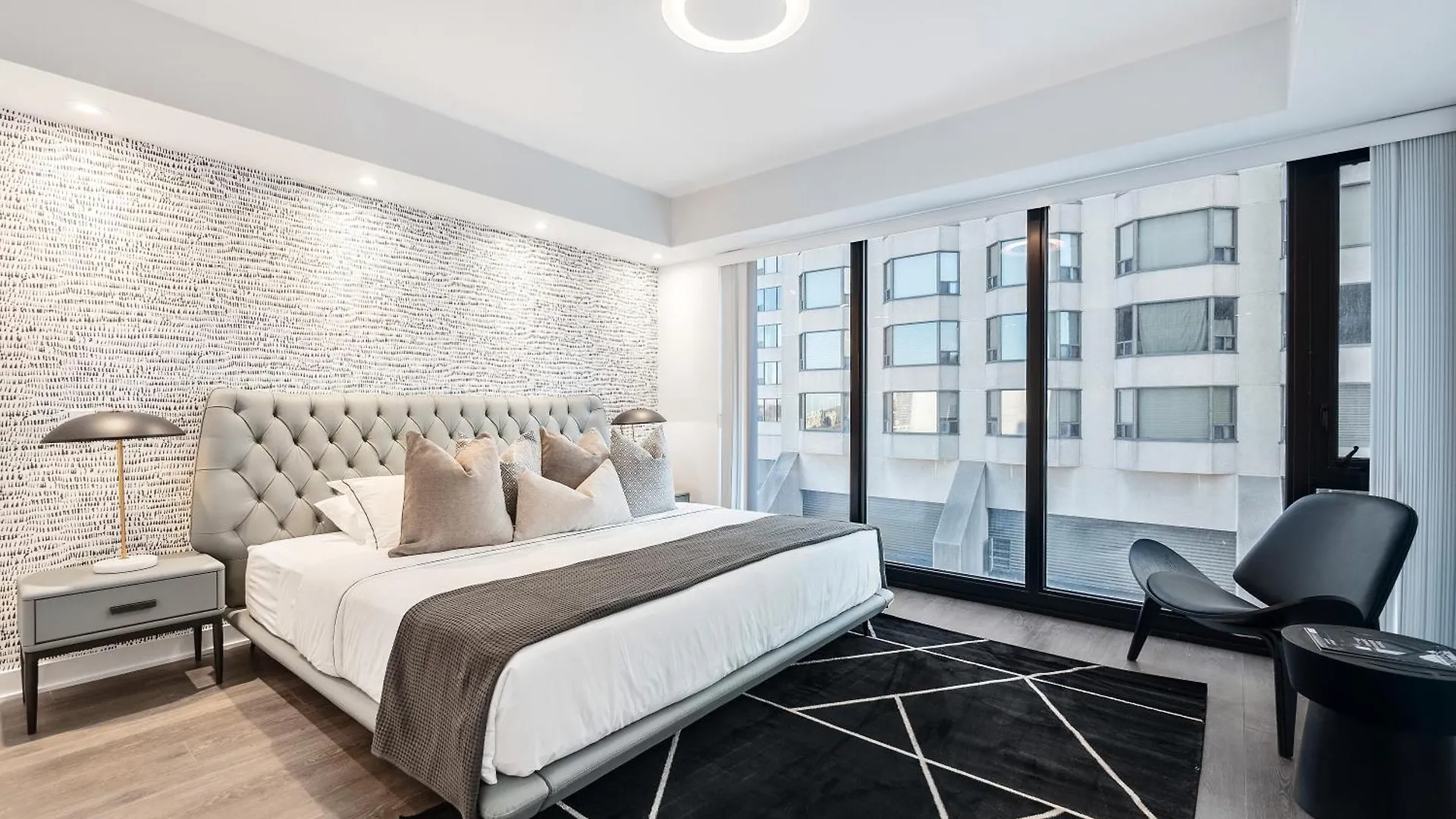 Yorkville Plaza Suites - Pool & Hot Tub Toronto Canada