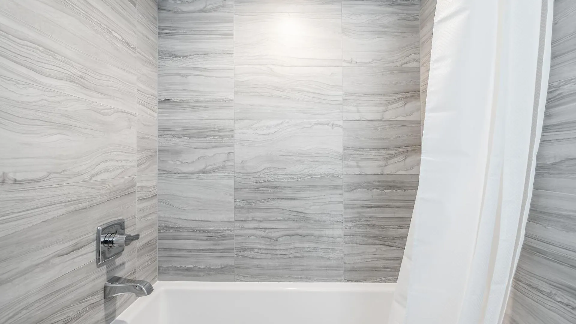 Yorkville Plaza Suites - Pool & Hot Tub Toronto Apartment