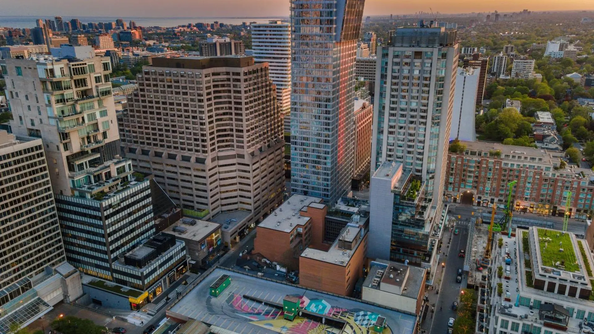 Yorkville Plaza Suites - Pool & Hot Tub Toronto
