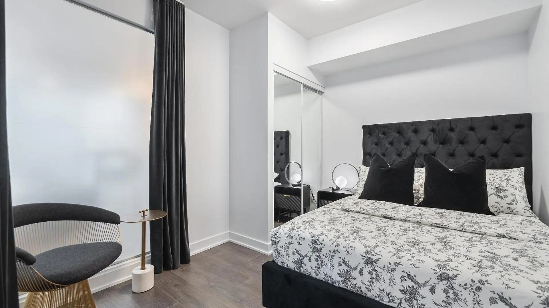Yorkville Plaza Suites - Pool & Hot Tub Toronto Apartment