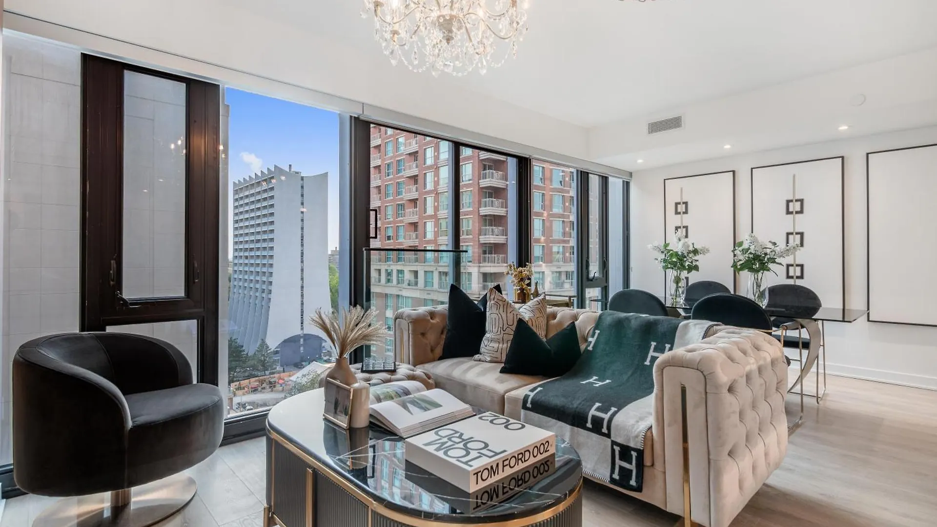 Yorkville Plaza Suites - Pool & Hot Tub Toronto
