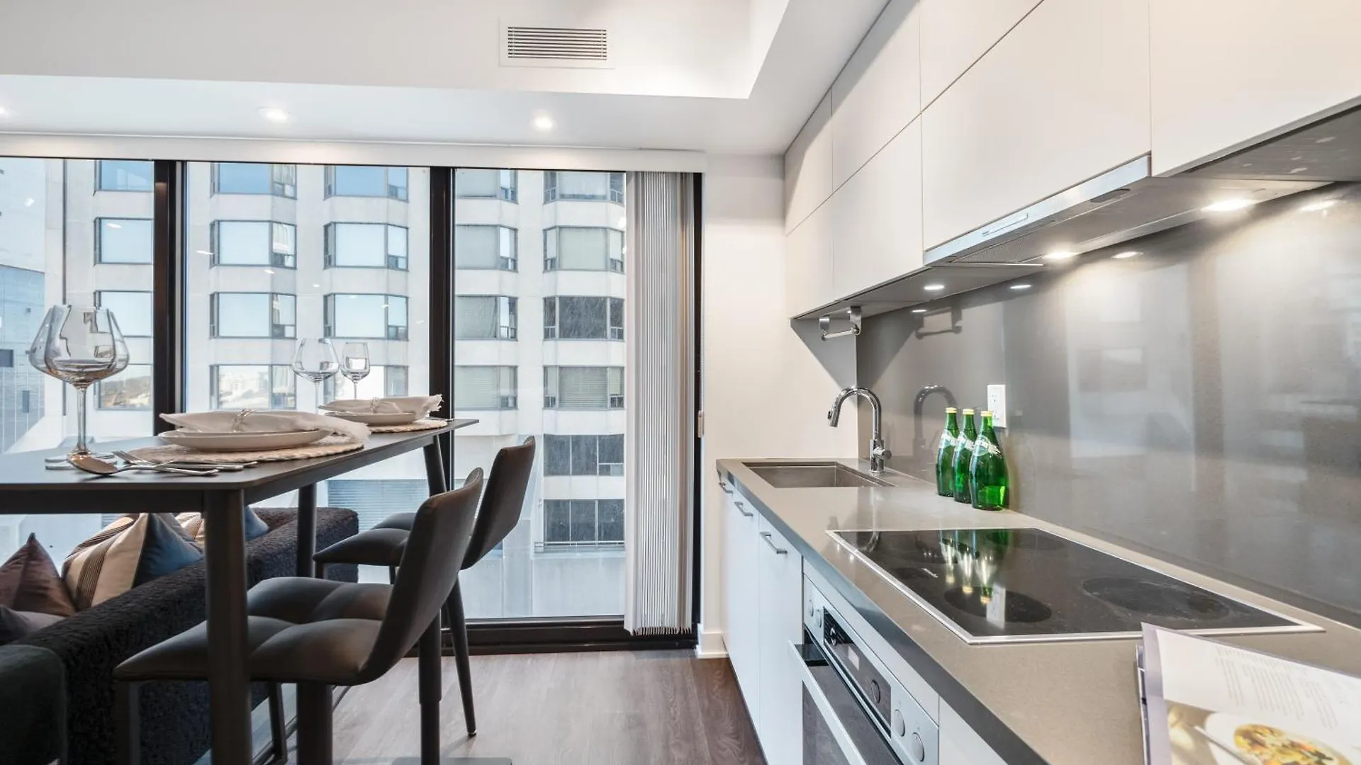 Yorkville Plaza Suites - Pool & Hot Tub Toronto